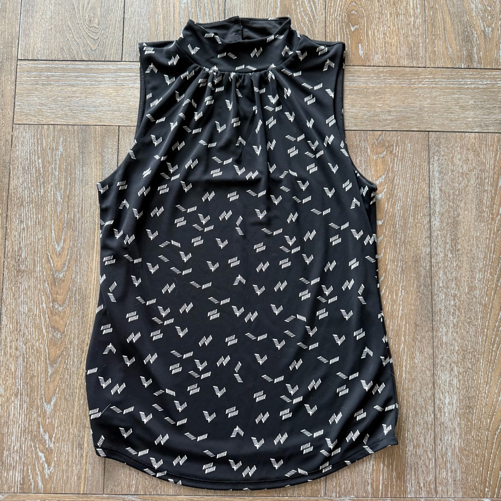 White House Black Market Sleeveless Tie Front Blouse